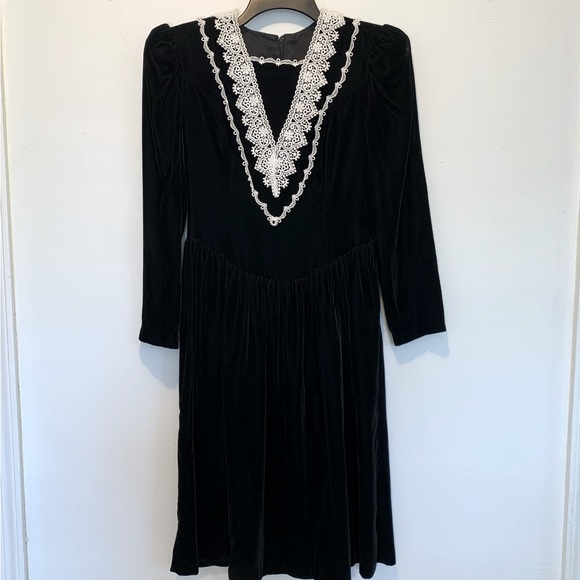 Gunne Sax Dresses & Skirts - Gunne Sax 80s Black Velvet Lace Victorian Goth Midi Dress